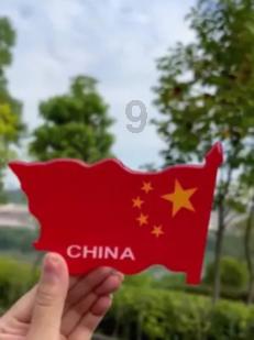 男子50多万买奔驰天窗破损，部件脱落，销售承认未按流程交车