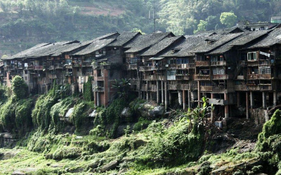 应急管理部将云南镇雄县山体滑坡地质灾害响应级别提升至二级